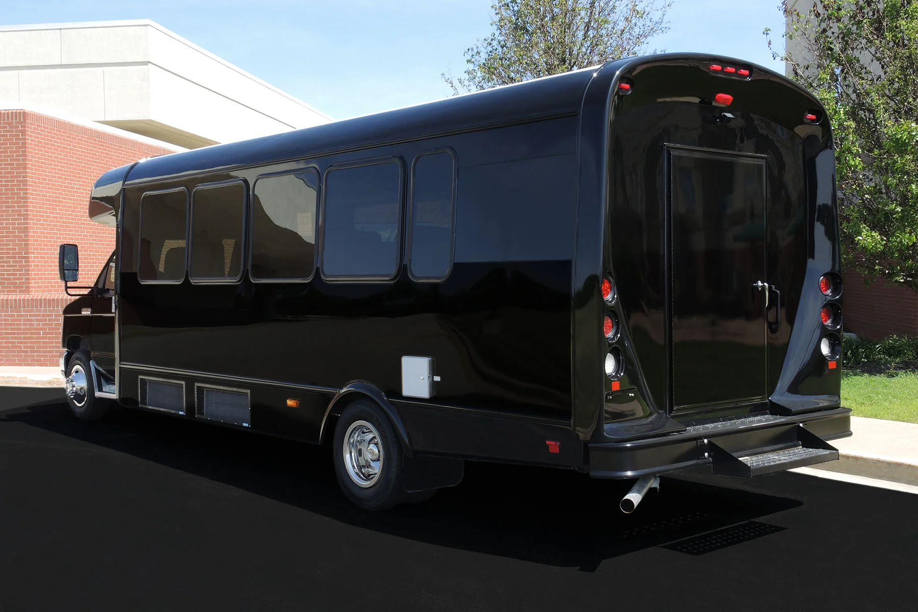 22 Passenger Coach Style — Charlottesville Limousine